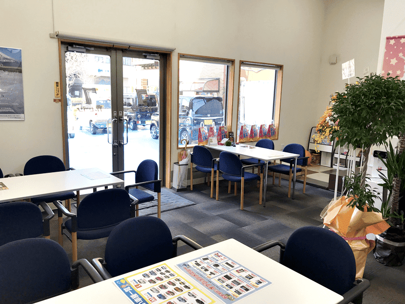 新車のお店足立平野店の内観